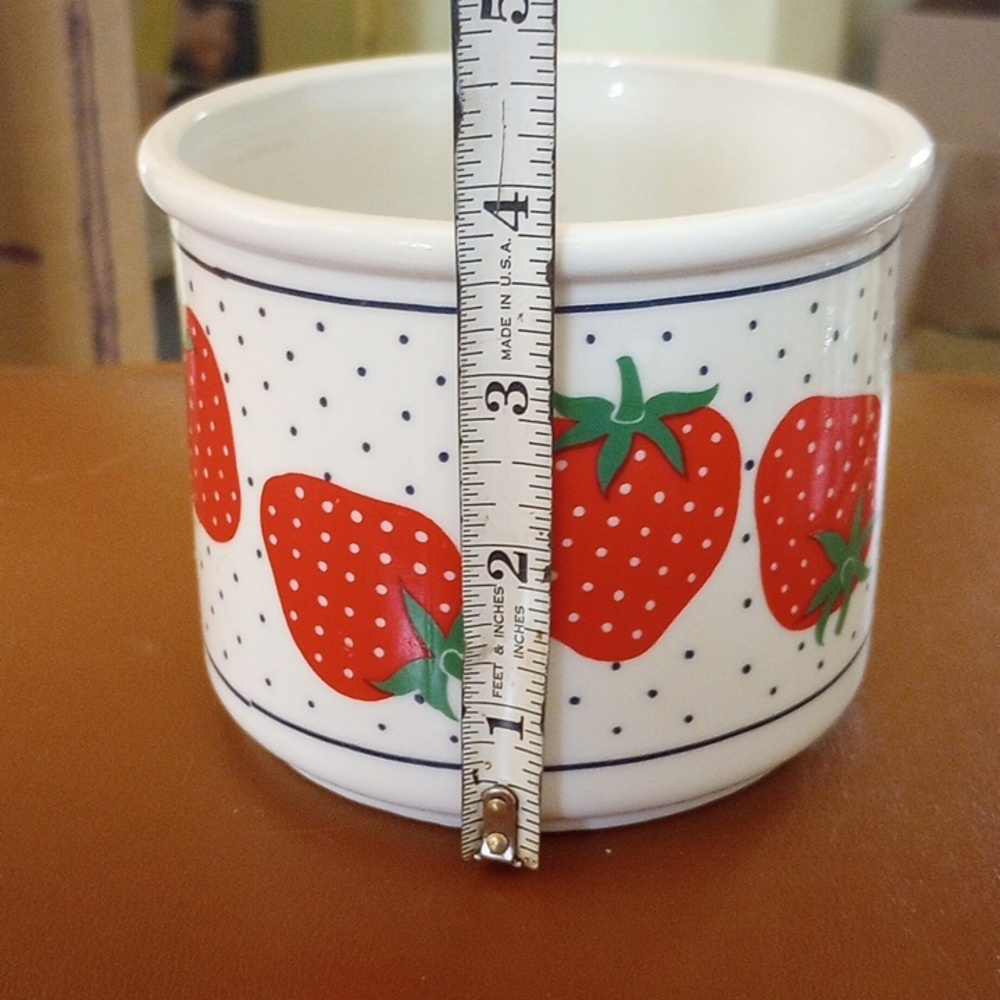Takahashi Vintage Round Ceramic Container w/ Strawberries & Polka Dots - Picture 5 of 6